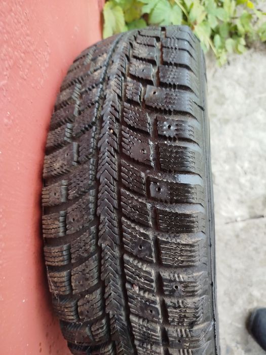 Продам зимові шини з дисками 175/70r13 .
