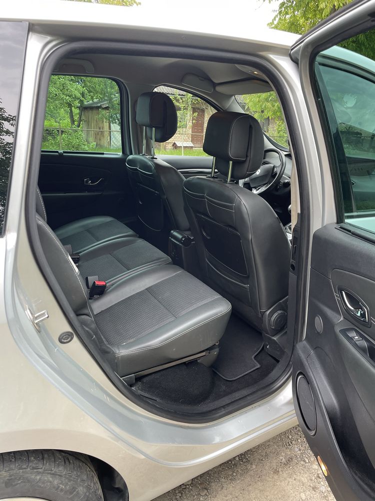 Автомобіль Renault Scenic