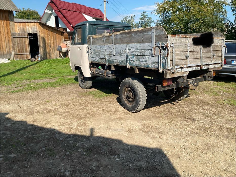 Уаз бортовий 3303.