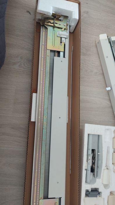 Silver Reed SK280 – универсальная модель перфокарточной вязальной маши