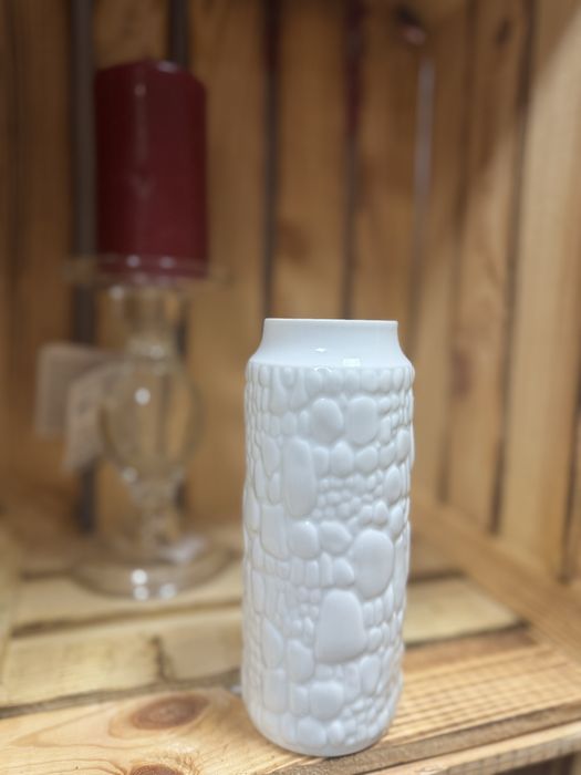 Порцелянова ваза з німецького білого бісквіту Кайзер. KAISER.