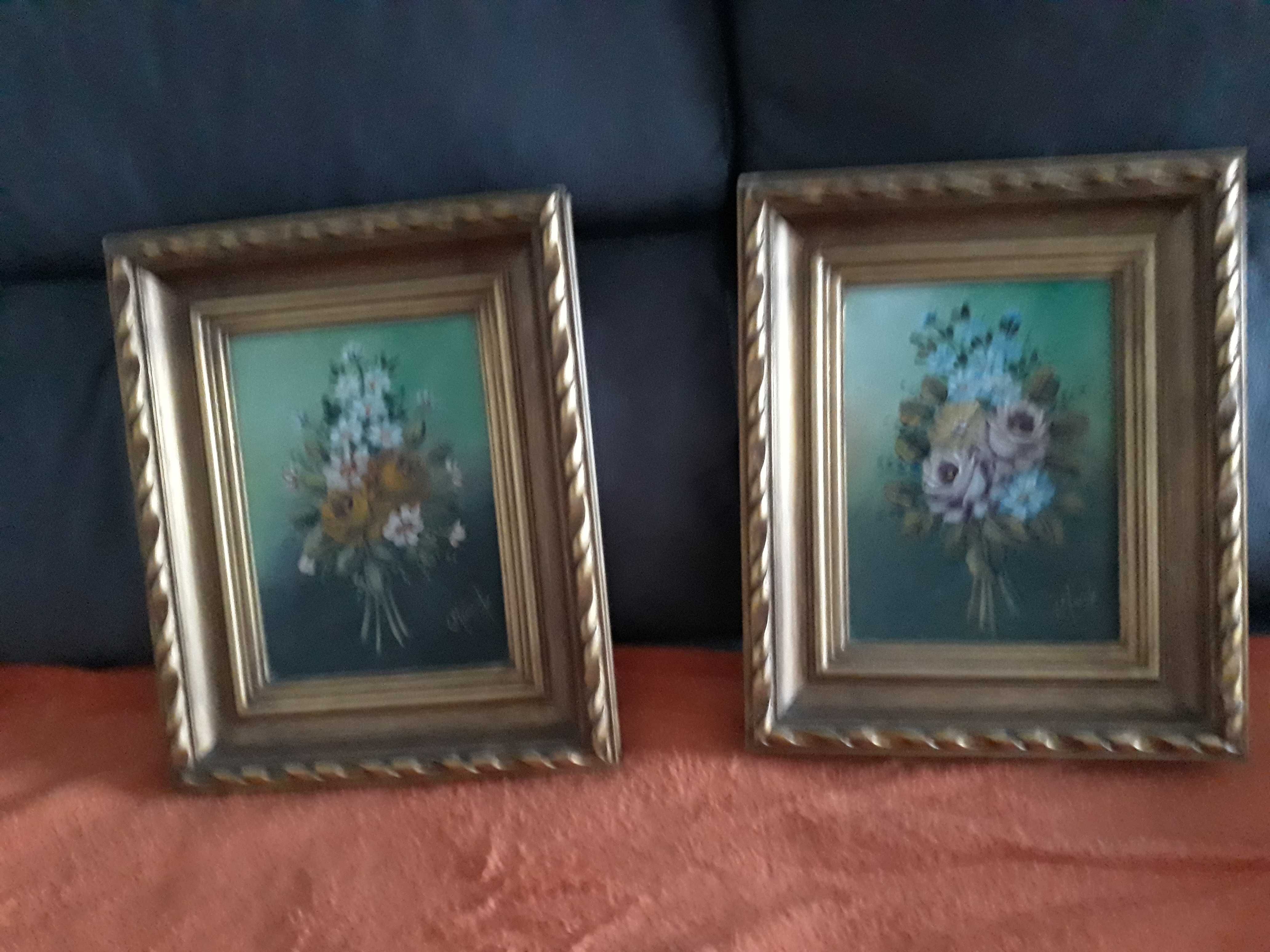Dois quadros pintados à mão