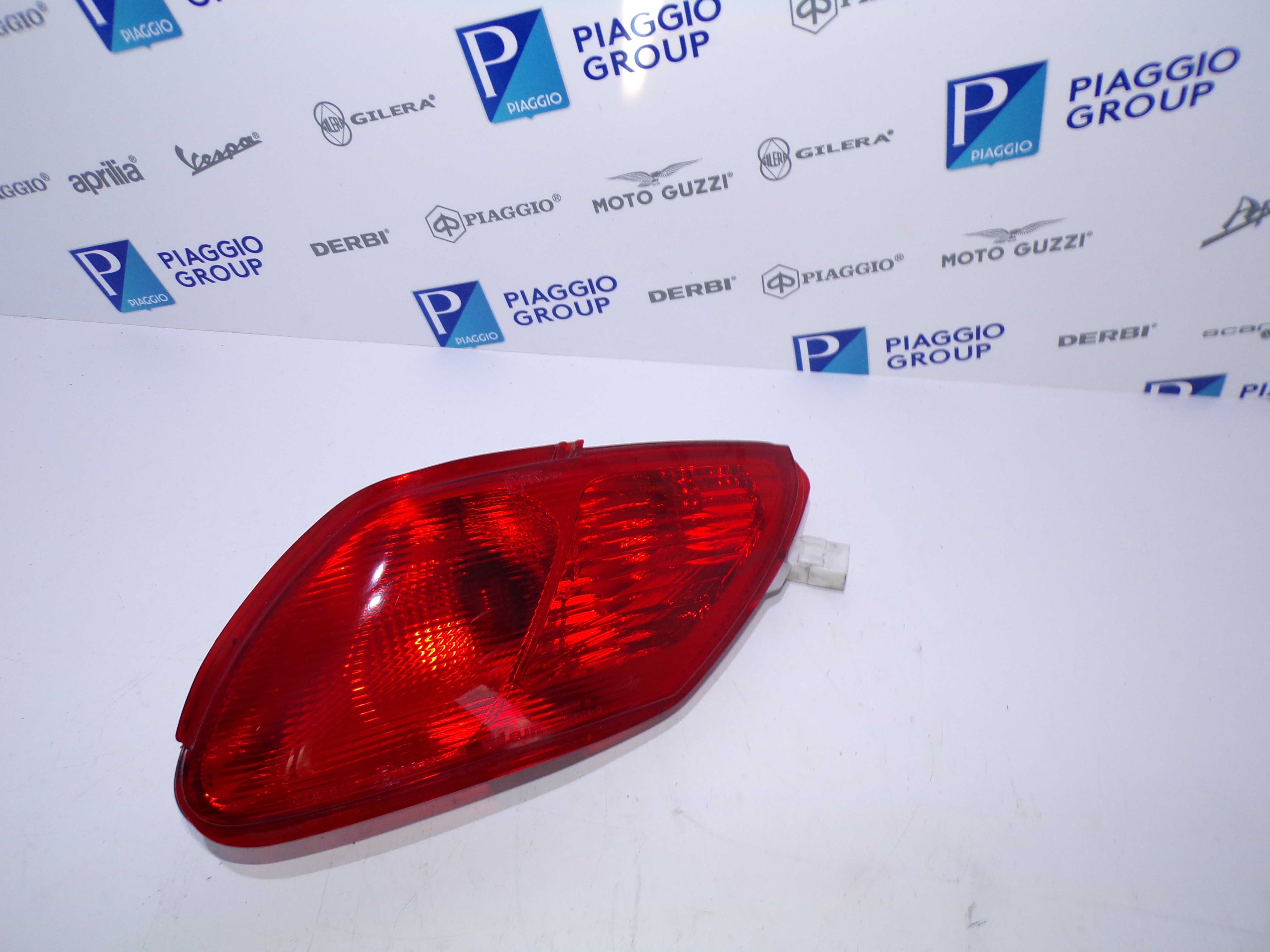 Lampa tył Prawa strona Czerwona Piaggio MP3 125/500cc 06-13r.