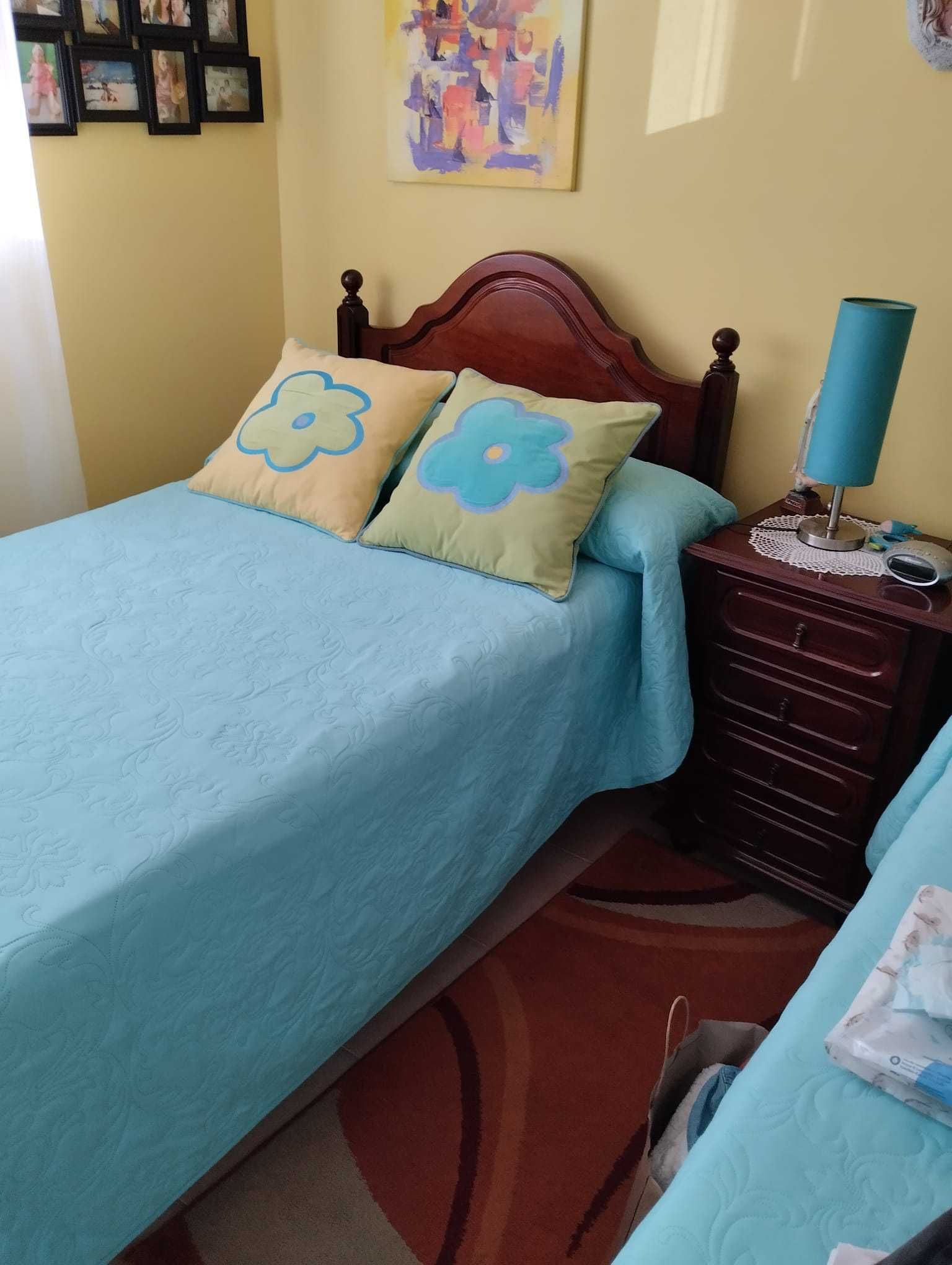 Vendo Cama de Solteiro + colchão