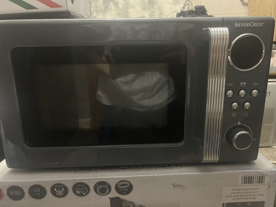 Микроволновая печь SilverCrest (17 л, 700 Вт)