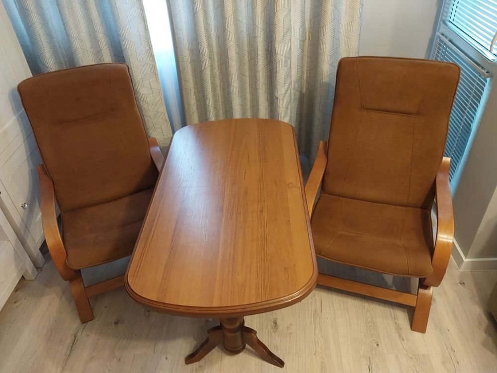 Stół rozkładany - ława wraz z fotelami, podnoszony oraz dwa fotele
