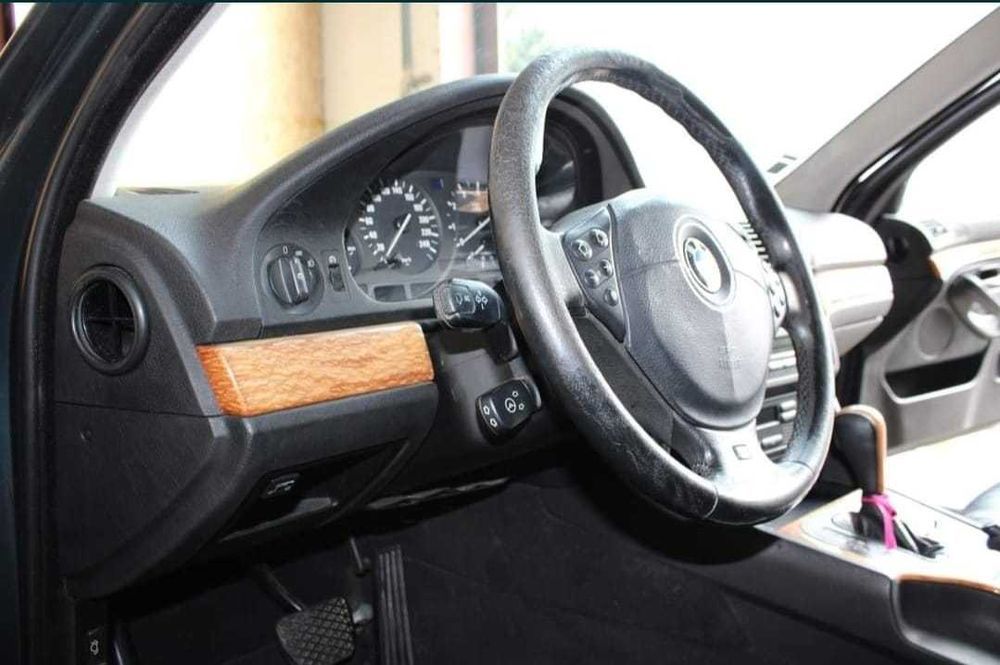 BMW E39 528iA _ Para Peças