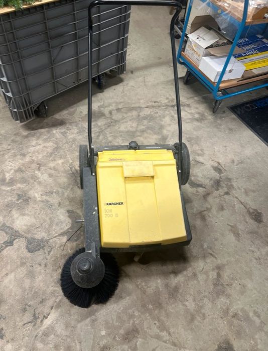 Zamiatarka Karcher km 700 s