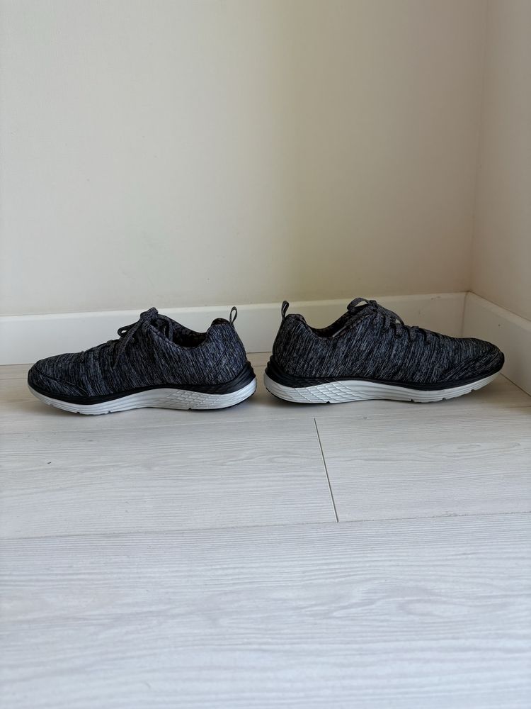 Нові жіночі кросівки Skechers Relaxed Fit. Розмір 39. Устілка 26 см.