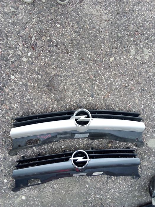 Grill przedni opel astra H