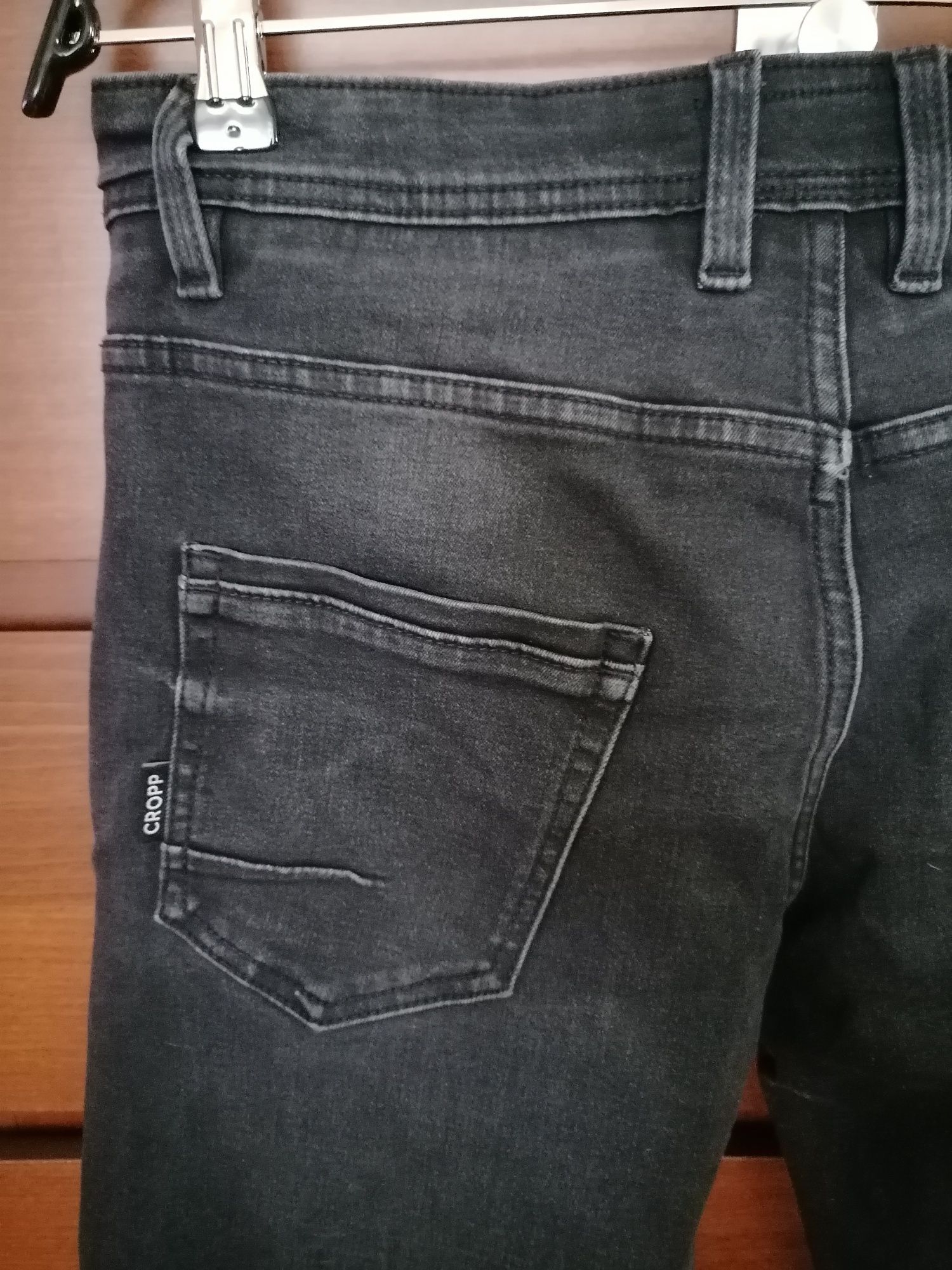 Spodnie dżinsowe ze streczem Cropp rozm. 28 stan idealny.