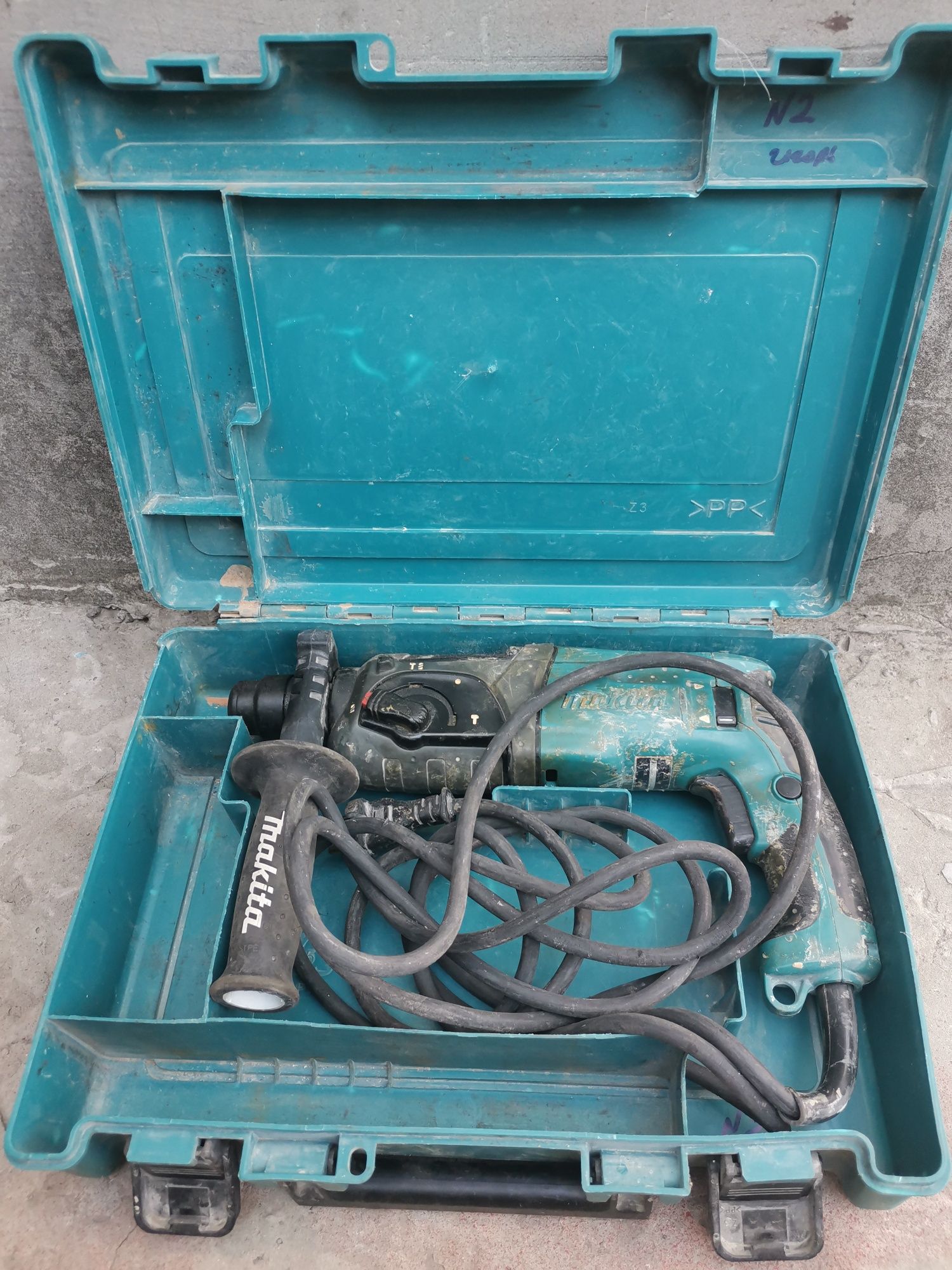 Продам перфоратор Makita