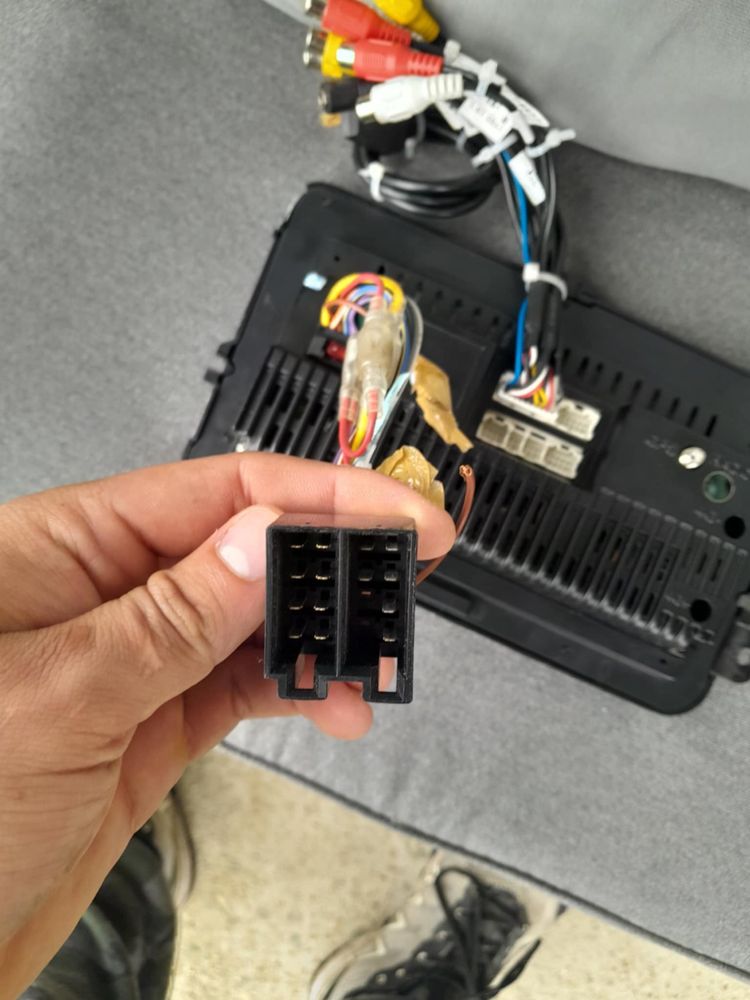 W tytule radio 2 DIN android bluetooth
