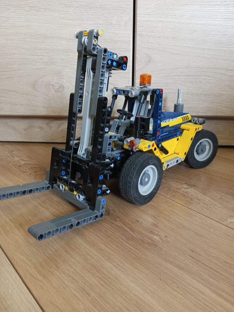 Wózek widłowy Lego Technic 42079