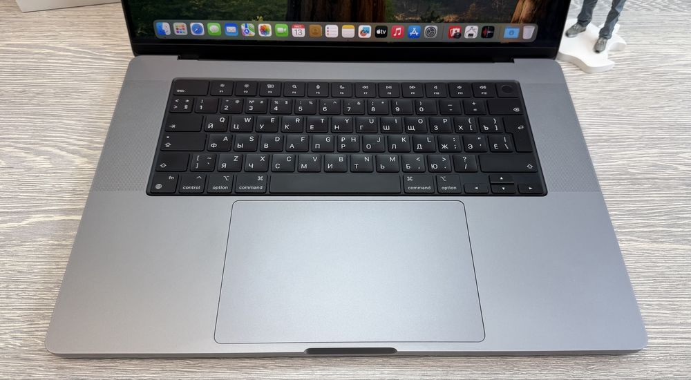 MacBook Pro 16  M1 Pro / RAM 32 / SSD 512 GB / 10 CPU / 16 GPU