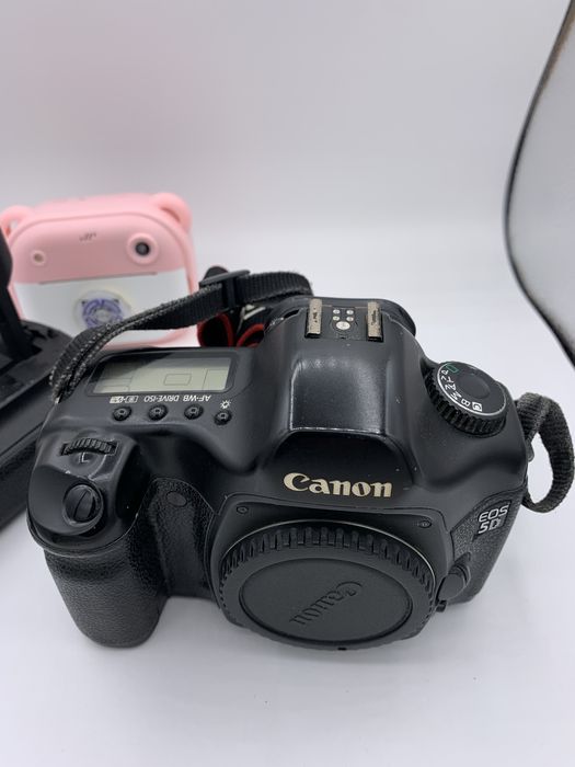 Дзеркальний фотоапарат Canon EOS 5D Body