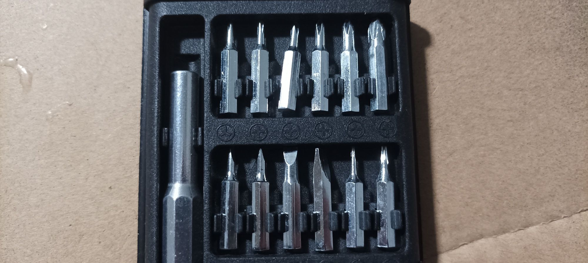 Estojo 25 bit`s deelectrónica.