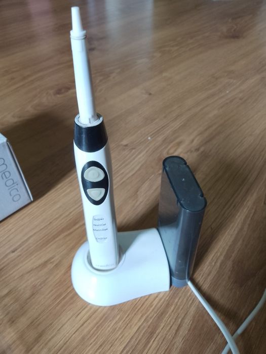 Szczoteczka do zębów SONICZNA Medico IPX7. 4 nowe końcówki