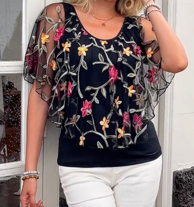 Жіноча елегантна футболка