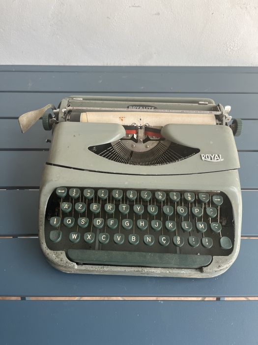 Maquina de escrever antiga