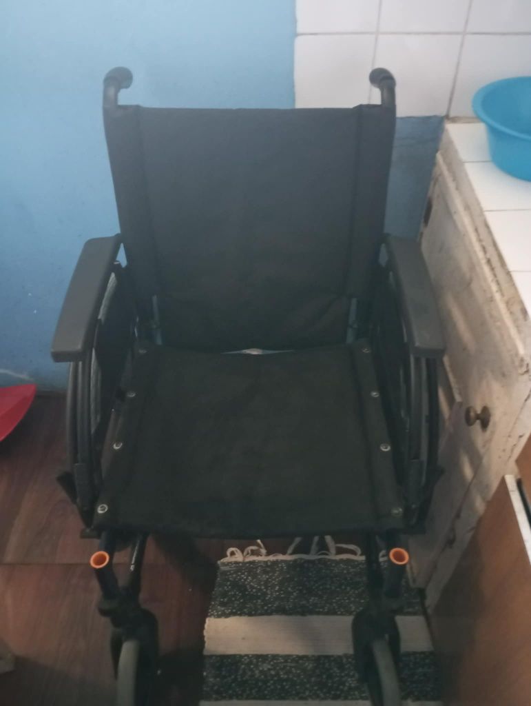 Vendo cadeira de rodas