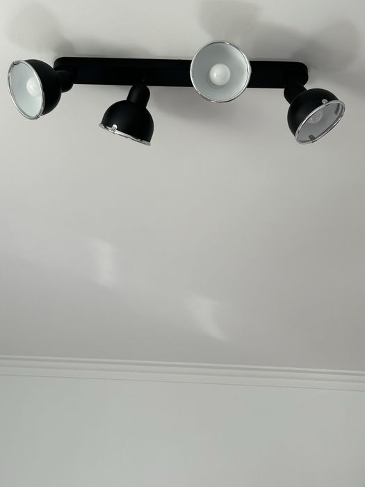 Spots de tecto como novo