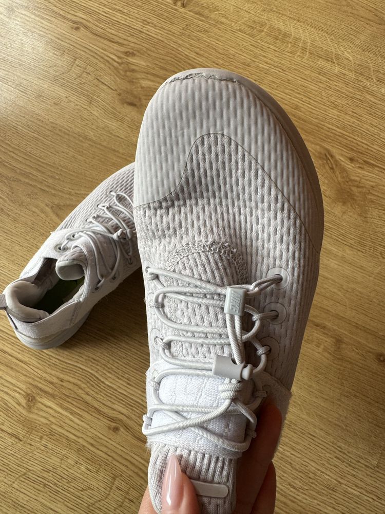 Sapatilhas brancas nike