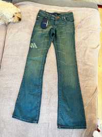 Bardzo stylowe jeansy vintage marki Armani Jeans rozmiar 28