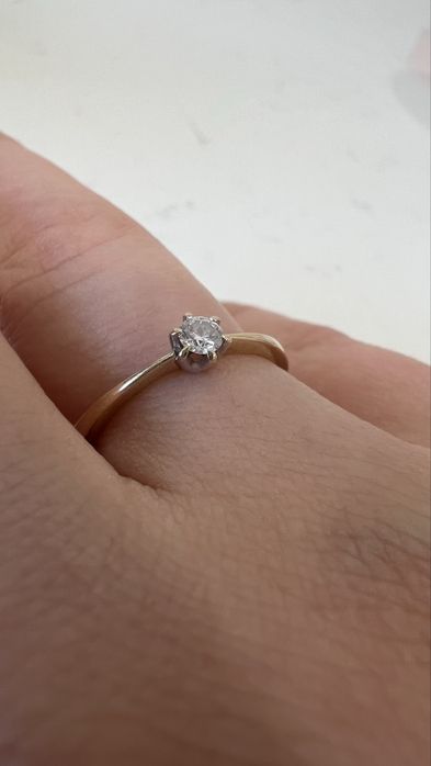 Apart Pierścionek zaręczynowy z diamentem 0,11ct r. 12