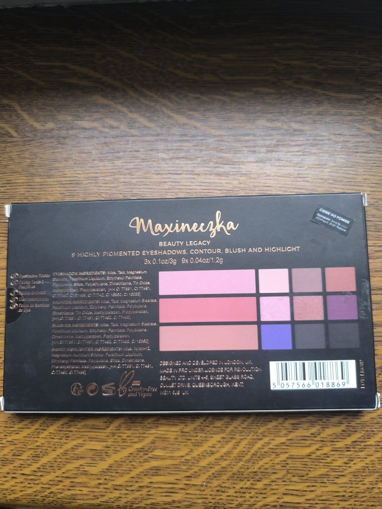 Revolution paleta Maxineczka