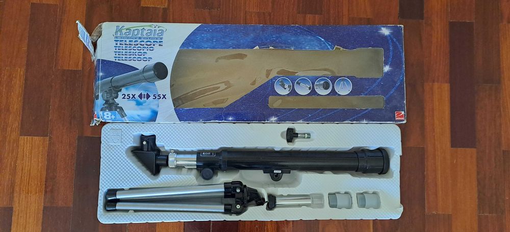 Telescópio.  Criança a partir dos 8 anos.