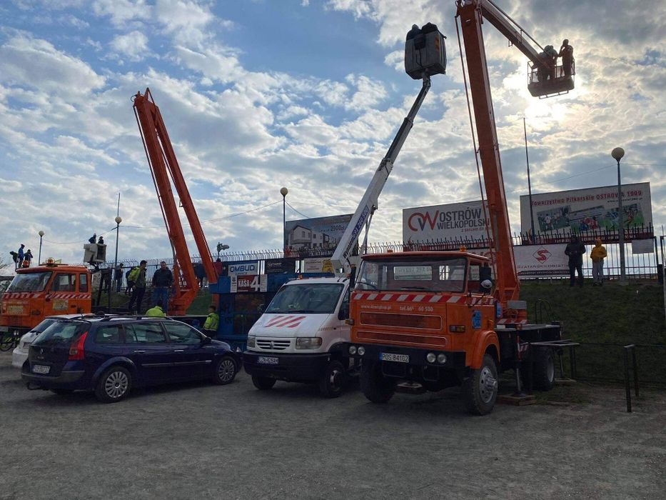 Usługi koparo-ładowarka,młot,wiertnica,wywrotka,pomoc,dźwig,podnośnik,