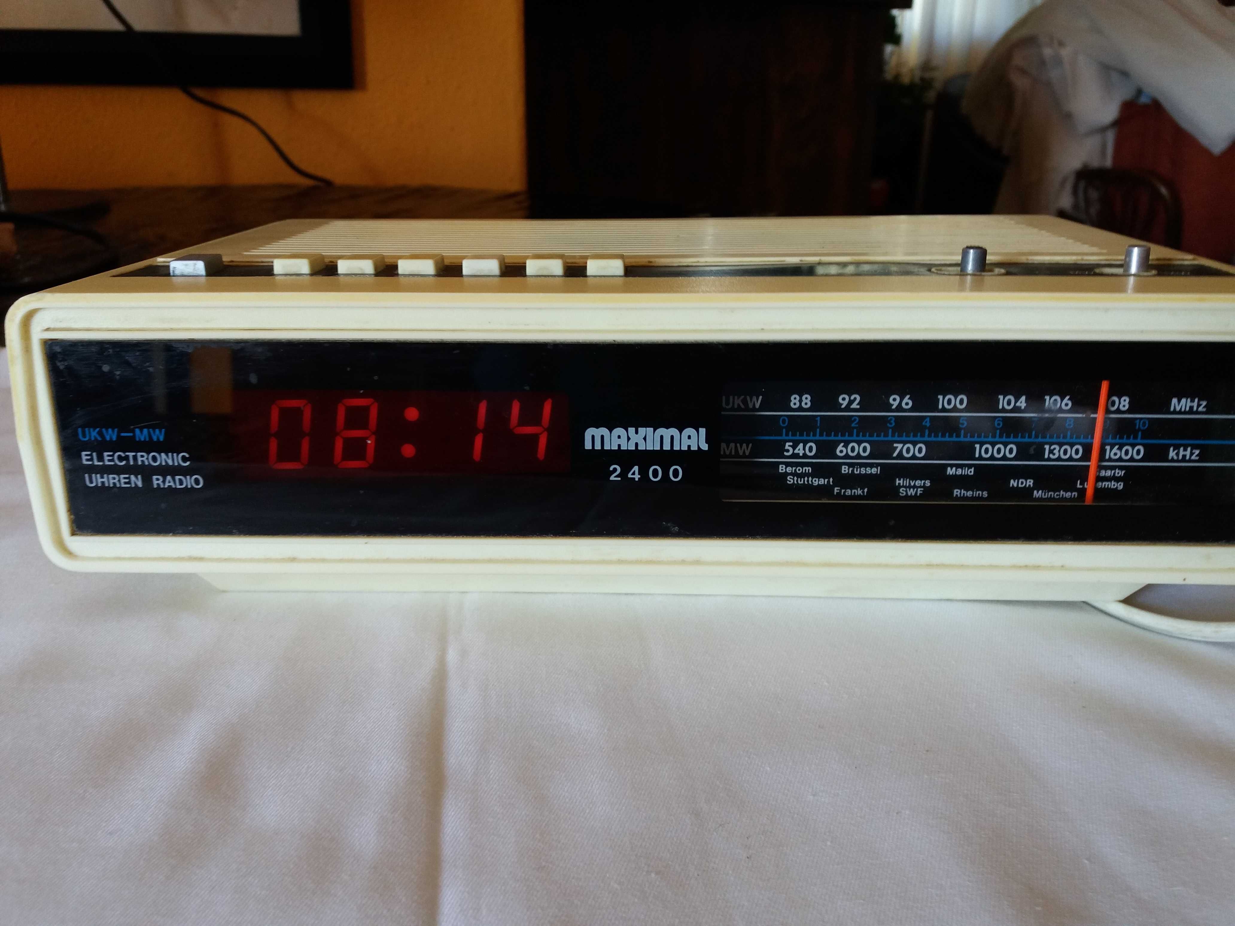 relógios rádio despertador/elétrico e pilhas