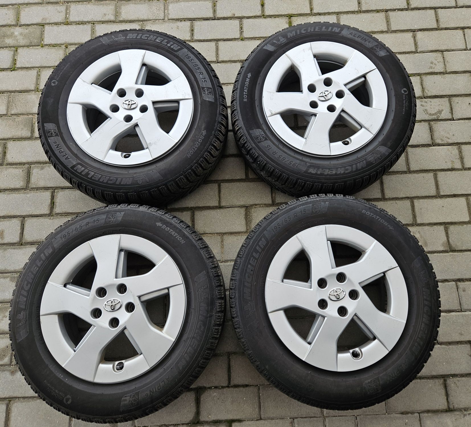 Alufelgi Felgi Toyota Prius  15" Opony Michelin Alpin ET45 5x100