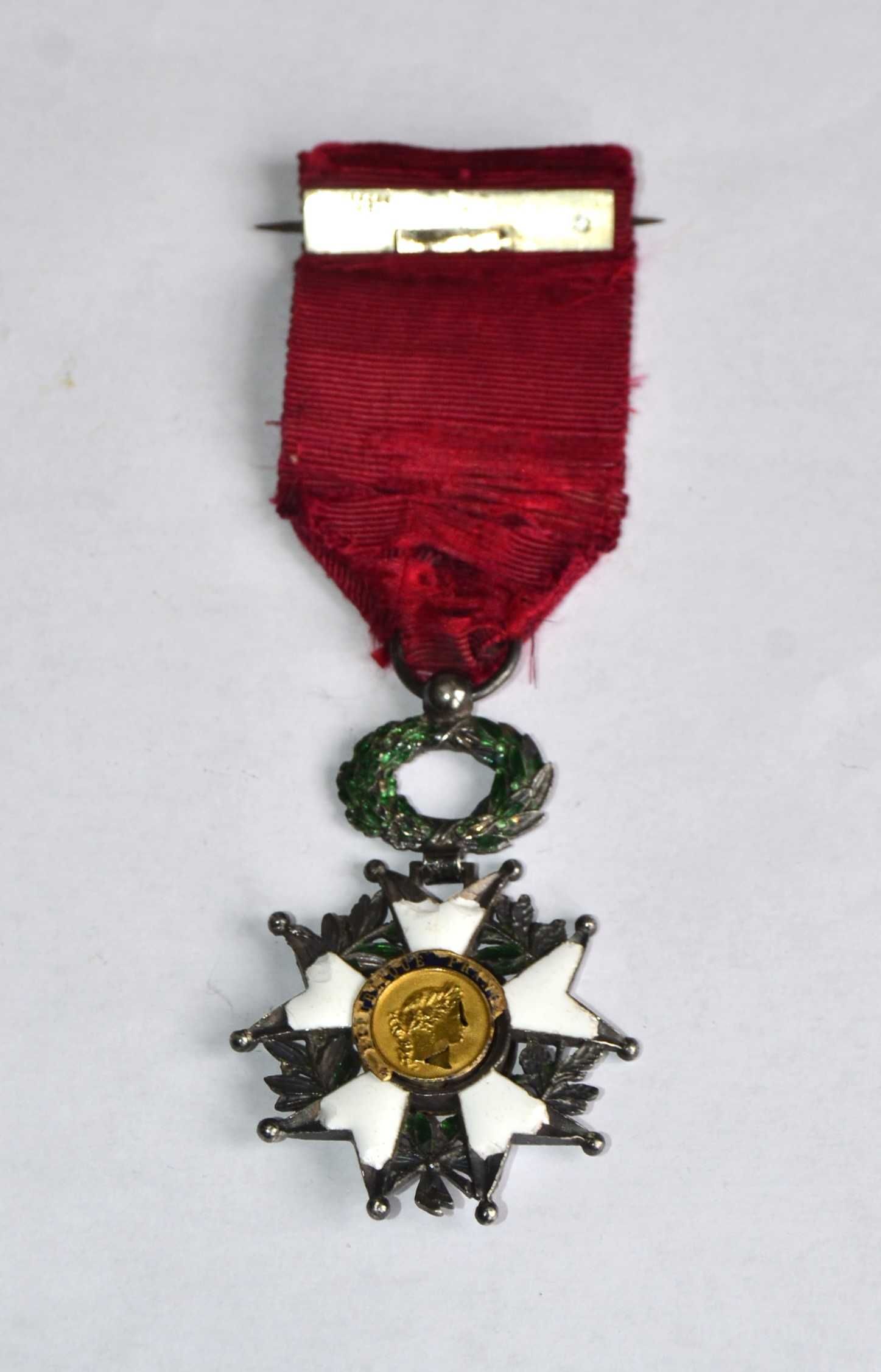 Medalha da Ordem Nacional da Legiao de Honra de 1870, em Ouro e prata.