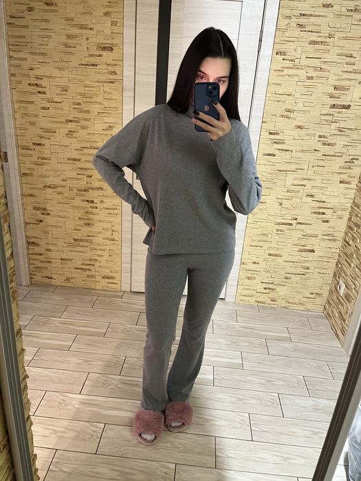 Теплий костюм сірого кольору