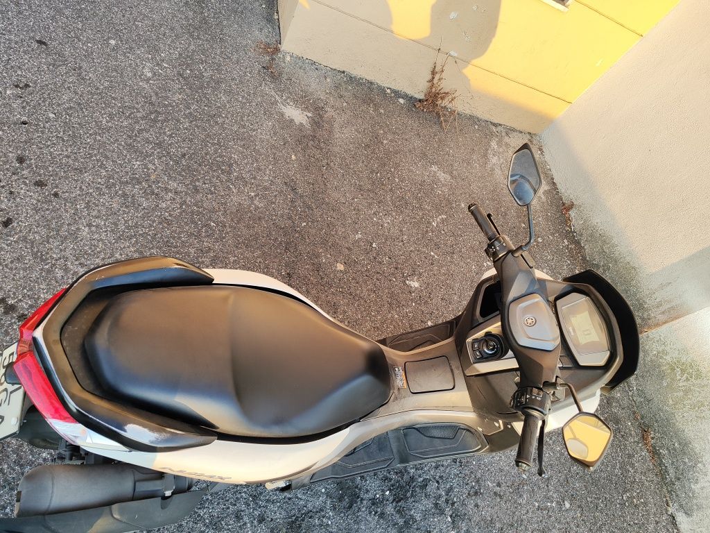 Moto muito boa e conservada.