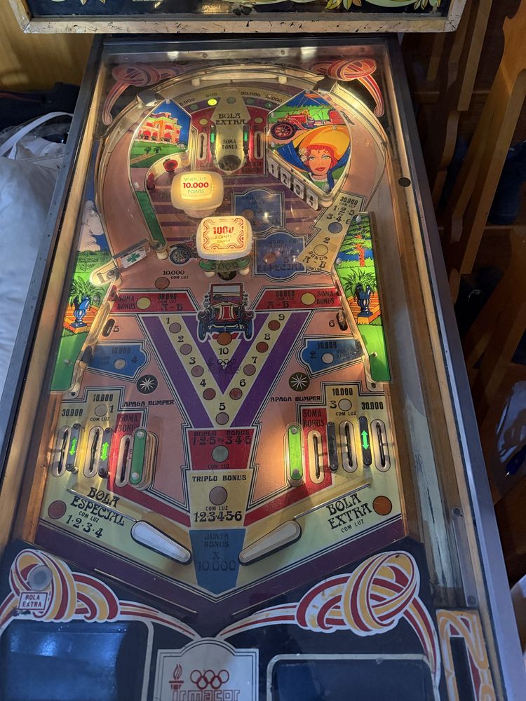 Maquina de Flippers Dona Elvira toda original e em muito bom estado