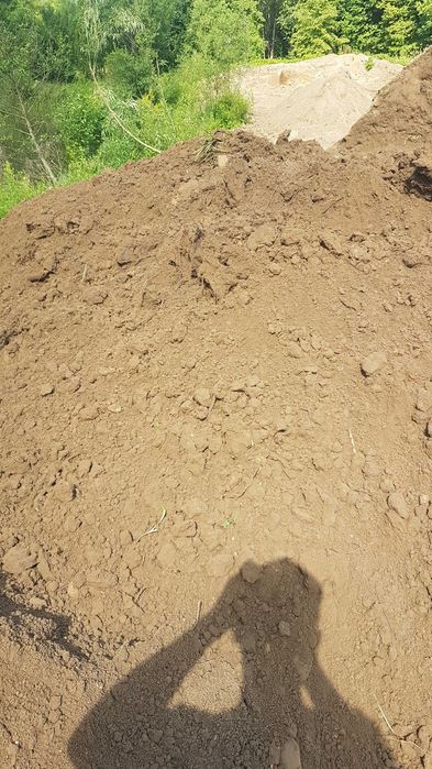 Ziemia ładna czysta z wykopu stawu Pod trawę lub uprawy