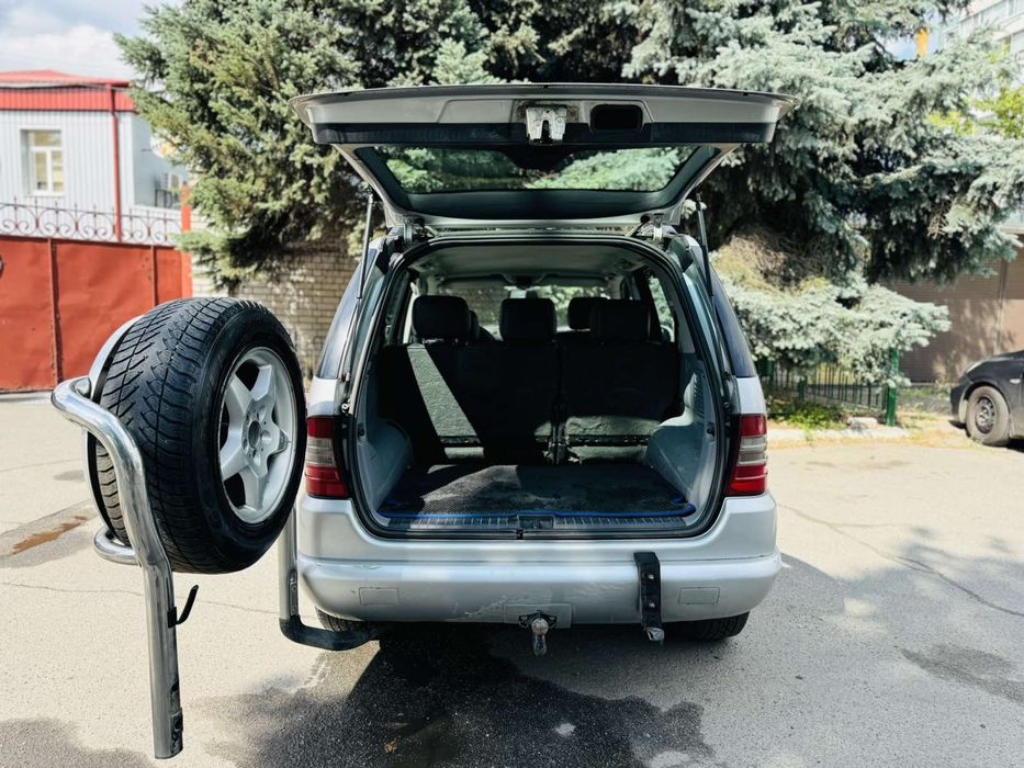 Продам автомобіль Mercedes ML повний привод в хорошем состоянии