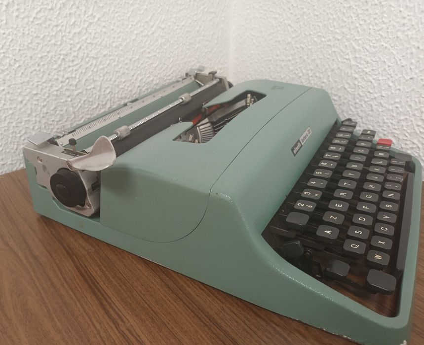 Máquina de escrever Olivetti Lettera 32