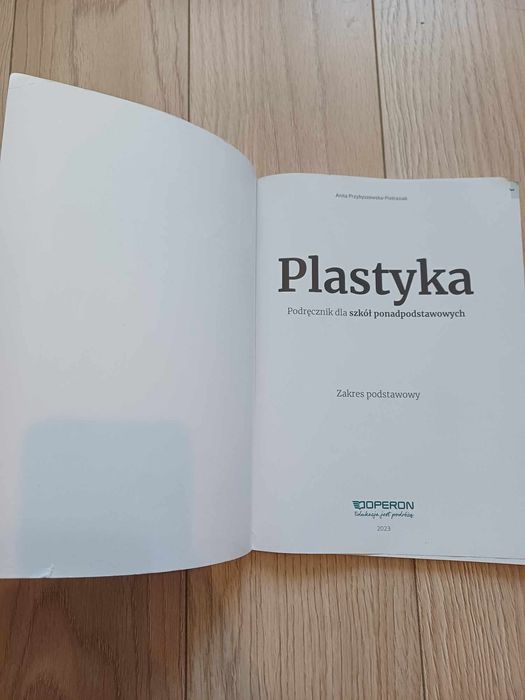 Plastyka podręcznik do szkół ponadpodstawowych dobry stan jak nowa