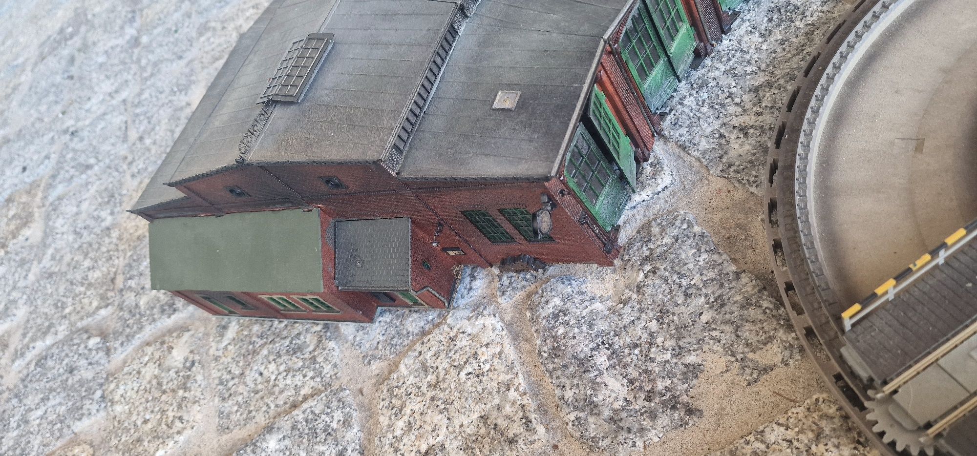 Tenho oficina varias casas pontes para construção  maquetes comboios h
