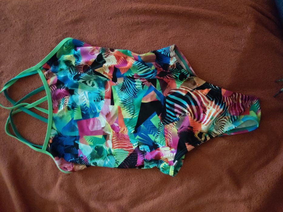 Продам купальник arena