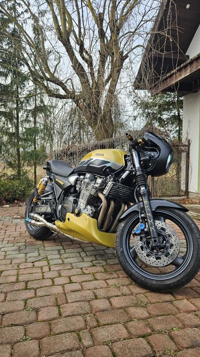CENA WEEKEND Yamaha XJR 1300 SP Cafe– Klasyczny Muscle Bike