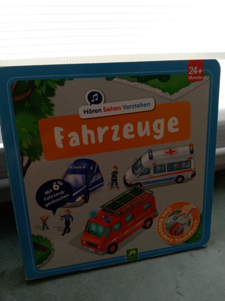 Fahrzeuge , twarde kartki , w języku niemieckim.