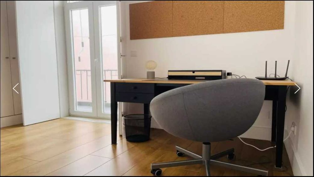 Mesa de Escritório com Gavetas Seminova!