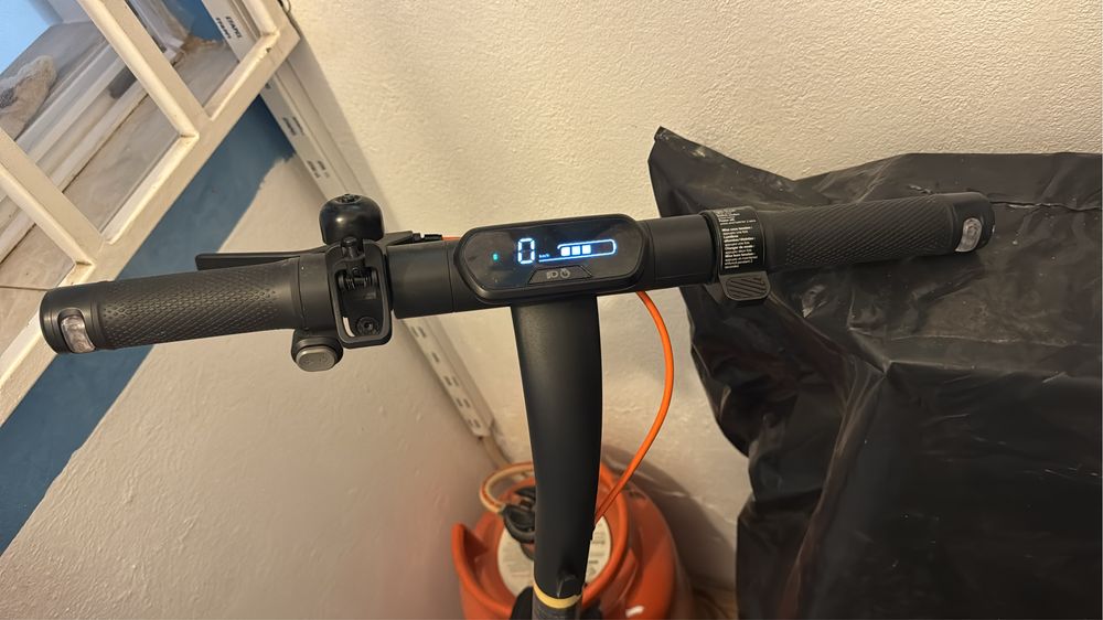 Vende-se ou troco por ps5 ou telemovel   Ninebot KickScooter E2 PRO