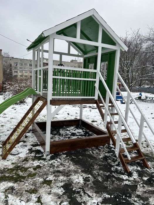 Дитячий майданчик драбина будиночок гірка канати штурвал