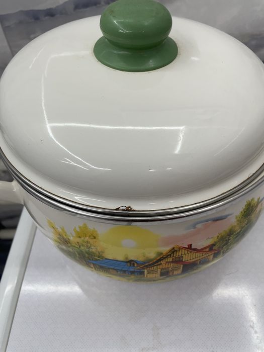 Кастрюля емальована